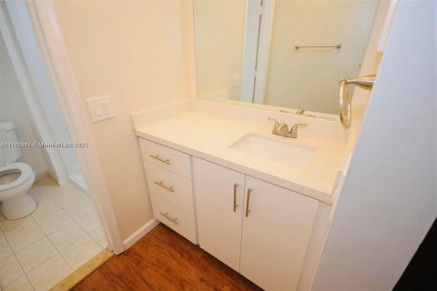 Condo in Davie, Florida, 2 bedrooms № 2016770 - photo 14