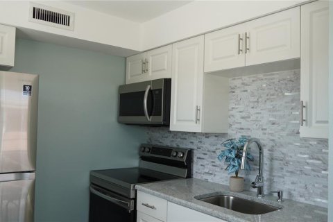 Copropriété à vendre à Cape Canaveral, Floride: 1 chambre, 62.43 m2 № 2145185 - photo 4