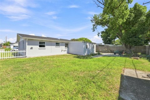 House in New Port Richey, Florida 3 bedrooms, 88.81 sq.m. № 2299330 - photo 18
