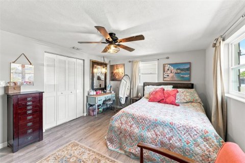 House in New Port Richey, Florida 3 bedrooms, 88.81 sq.m. № 2299330 - photo 8