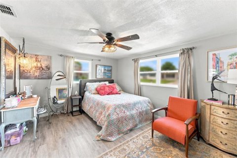 House in New Port Richey, Florida 3 bedrooms, 88.81 sq.m. № 2299330 - photo 7