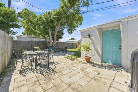 House in New Port Richey, Florida 3 bedrooms, 88.81 sq.m. № 2299330 - photo 15