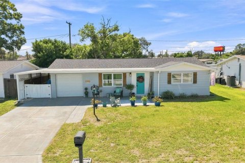 House in New Port Richey, Florida 3 bedrooms, 88.81 sq.m. № 2299330