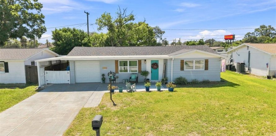 House in New Port Richey, Florida 3 bedrooms, 88.81 sq.m. № 2299330