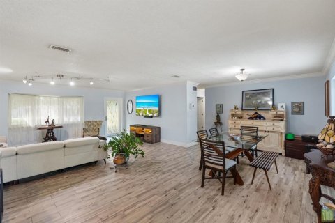 House in Coconut Creek, Florida 4 bedrooms, 161.09 sq.m. № 2343993 - photo 10