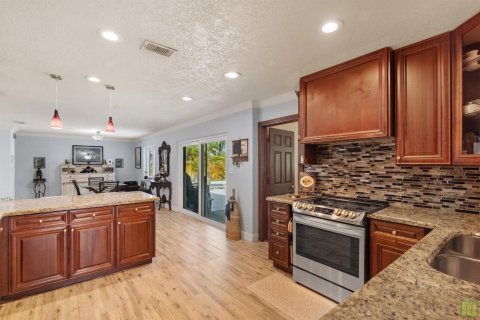 House in Coconut Creek, Florida 4 bedrooms, 161.09 sq.m. № 2343993 - photo 16