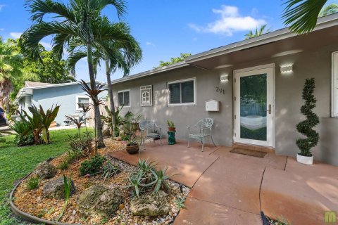 House in Coconut Creek, Florida 4 bedrooms, 161.09 sq.m. № 2343993 - photo 5