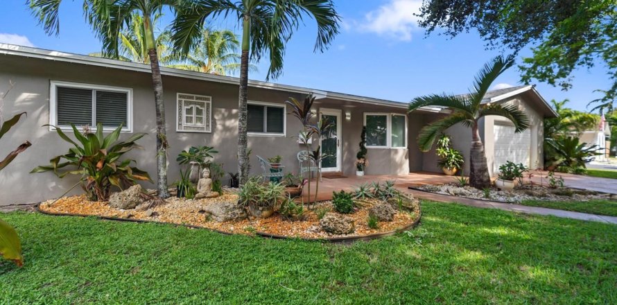 House in Coconut Creek, Florida 4 bedrooms, 161.09 sq.m. № 2343993