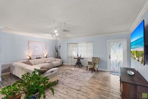 House in Coconut Creek, Florida 4 bedrooms, 161.09 sq.m. № 2343993 - photo 6