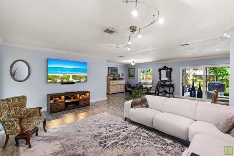 House in Coconut Creek, Florida 4 bedrooms, 161.09 sq.m. № 2343993 - photo 9