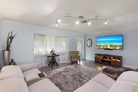 House in Coconut Creek, Florida 4 bedrooms, 161.09 sq.m. № 2343993 - photo 7