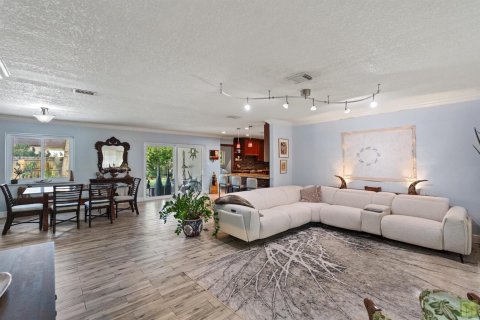House in Coconut Creek, Florida 4 bedrooms, 161.09 sq.m. № 2343993 - photo 8