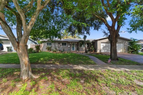 House in Coconut Creek, Florida 4 bedrooms, 161.09 sq.m. № 2343993 - photo 4