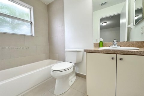 Снять в аренду таунхаус в Хомстед, Флорида 2 спальни, 108.32м2, № 1975237 - фото 14
