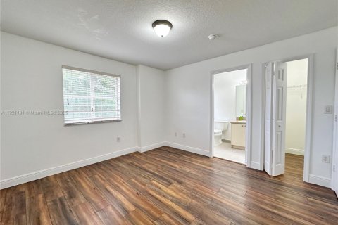 Снять в аренду таунхаус в Хомстед, Флорида 2 спальни, 108.32м2, № 1975237 - фото 13