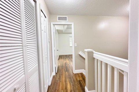 Снять в аренду таунхаус в Хомстед, Флорида 2 спальни, 108.32м2, № 1975237 - фото 15