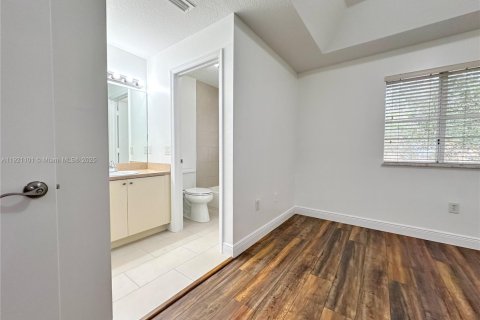 Снять в аренду таунхаус в Хомстед, Флорида 2 спальни, 108.32м2, № 1975237 - фото 18