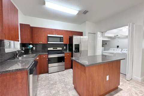 Снять в аренду таунхаус в Хомстед, Флорида 2 спальни, 108.32м2, № 1975237 - фото 10