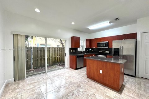 Снять в аренду таунхаус в Хомстед, Флорида 2 спальни, 108.32м2, № 1975237 - фото 20