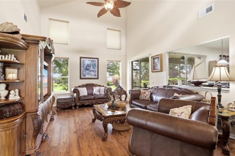 House in Clermont, Florida 3 bedrooms, 202.06 sq.m. № 2204057 - photo 5