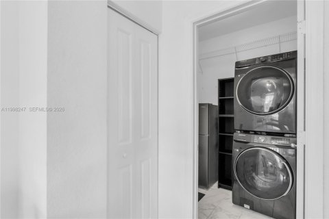 Купить виллу или дом в Хомстед, Флорида 5 спален, 239.22м2, № 2065784 - фото 14