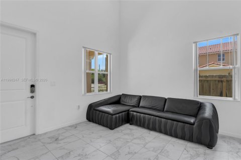 Купить виллу или дом в Хомстед, Флорида 5 спален, 239.22м2, № 2065784 - фото 7