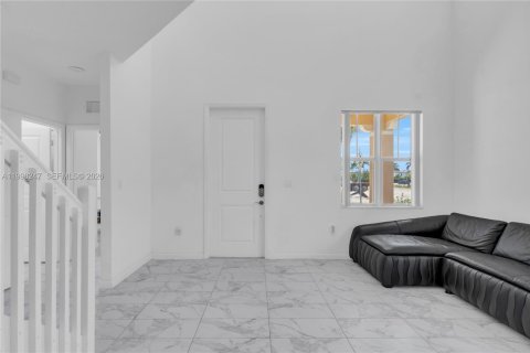 Купить виллу или дом в Хомстед, Флорида 5 спален, 239.22м2, № 2065784 - фото 8