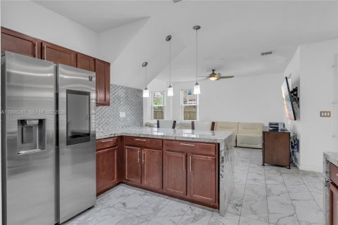 Купить виллу или дом в Хомстед, Флорида 5 спален, 239.22м2, № 2065784 - фото 18