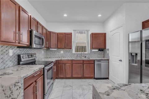 Купить виллу или дом в Хомстед, Флорида 5 спален, 239.22м2, № 2065784 - фото 16