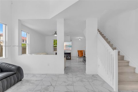 Купить виллу или дом в Хомстед, Флорида 5 спален, 239.22м2, № 2065784 - фото 5