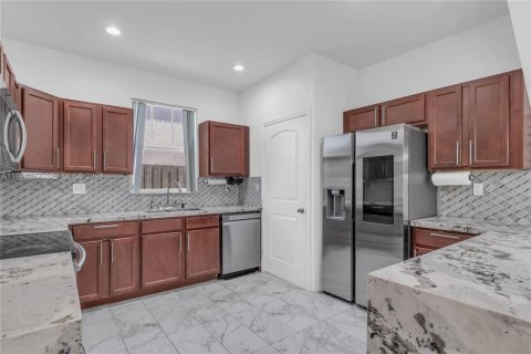 Купить виллу или дом в Хомстед, Флорида 5 спален, 239.22м2, № 2065784 - фото 15