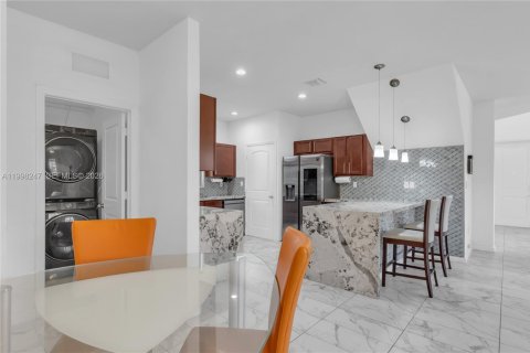 Купить виллу или дом в Хомстед, Флорида 5 спален, 239.22м2, № 2065784 - фото 13