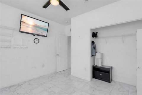 Купить виллу или дом в Хомстед, Флорида 5 спален, 239.22м2, № 2065784 - фото 23