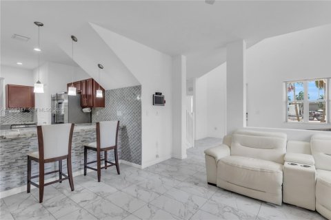 Купить виллу или дом в Хомстед, Флорида 5 спален, 239.22м2, № 2065784 - фото 10