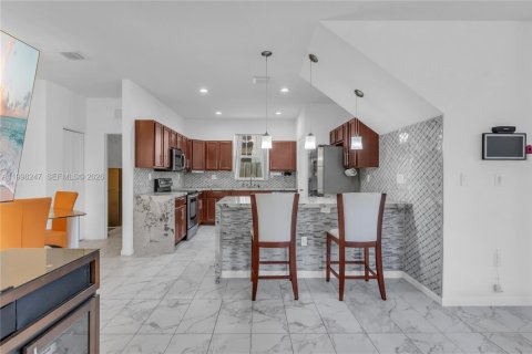 Купить виллу или дом в Хомстед, Флорида 5 спален, 239.22м2, № 2065784 - фото 11