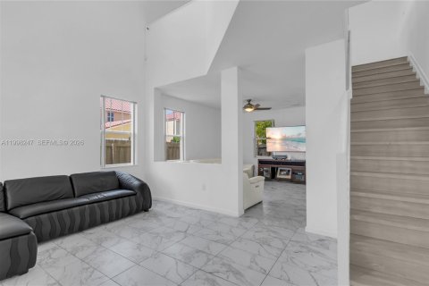 Купить виллу или дом в Хомстед, Флорида 5 спален, 239.22м2, № 2065784 - фото 6