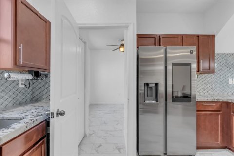 Купить виллу или дом в Хомстед, Флорида 5 спален, 239.22м2, № 2065784 - фото 19