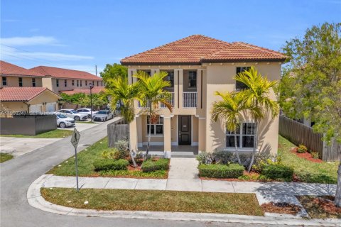 Купить виллу или дом в Хомстед, Флорида 5 спален, 239.22м2, № 2065784 - фото 2