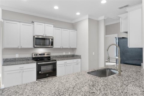 House in Haines City, Florida 3 bedrooms, 170.57 sq.m. № 1917014 - photo 14