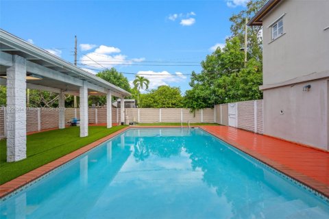 Снять в аренду таунхаус в Майами, Флорида 4 спальни, 204.66м2, № 1956145 - фото 26