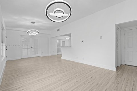 Снять в аренду таунхаус в Майами, Флорида 4 спальни, 204.66м2, № 1956145 - фото 9