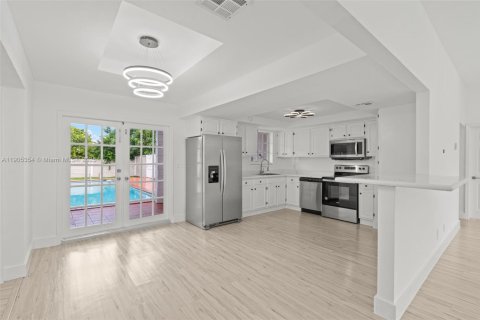 Снять в аренду таунхаус в Майами, Флорида 4 спальни, 204.66м2, № 1956145 - фото 11