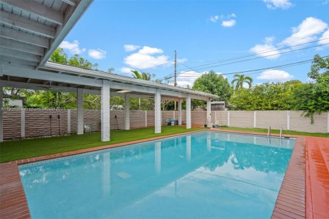 Снять в аренду таунхаус в Майами, Флорида 4 спальни, 204.66м2, № 1956145 - фото 28