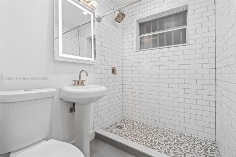Снять в аренду таунхаус в Майами, Флорида 4 спальни, 204.66м2, № 1956145 - фото 17