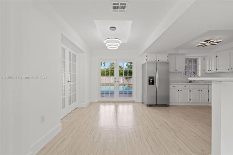 Снять в аренду таунхаус в Майами, Флорида 4 спальни, 204.66м2, № 1956145 - фото 10
