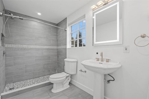 Снять в аренду таунхаус в Майами, Флорида 4 спальни, 204.66м2, № 1956145 - фото 24