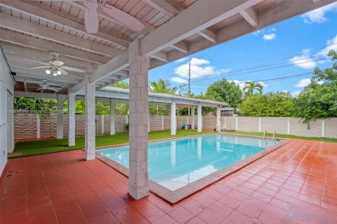 Снять в аренду таунхаус в Майами, Флорида 4 спальни, 204.66м2, № 1956145 - фото 27