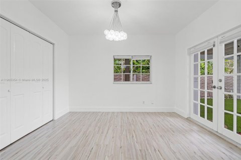 Снять в аренду таунхаус в Майами, Флорида 4 спальни, 204.66м2, № 1956145 - фото 15
