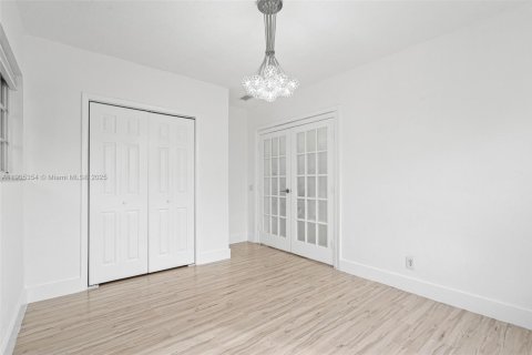 Снять в аренду таунхаус в Майами, Флорида 4 спальни, 204.66м2, № 1956145 - фото 19
