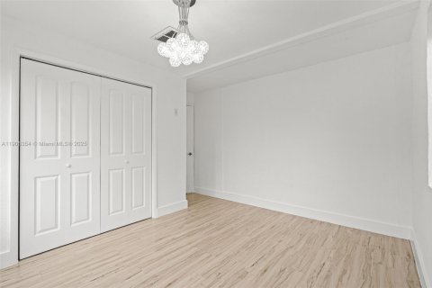 Снять в аренду таунхаус в Майами, Флорида 4 спальни, 204.66м2, № 1956145 - фото 25